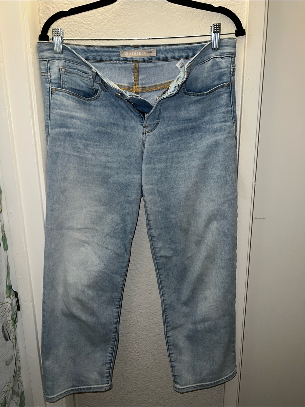 Athleta Light Blue Faded Straight-Leg cropped jeans